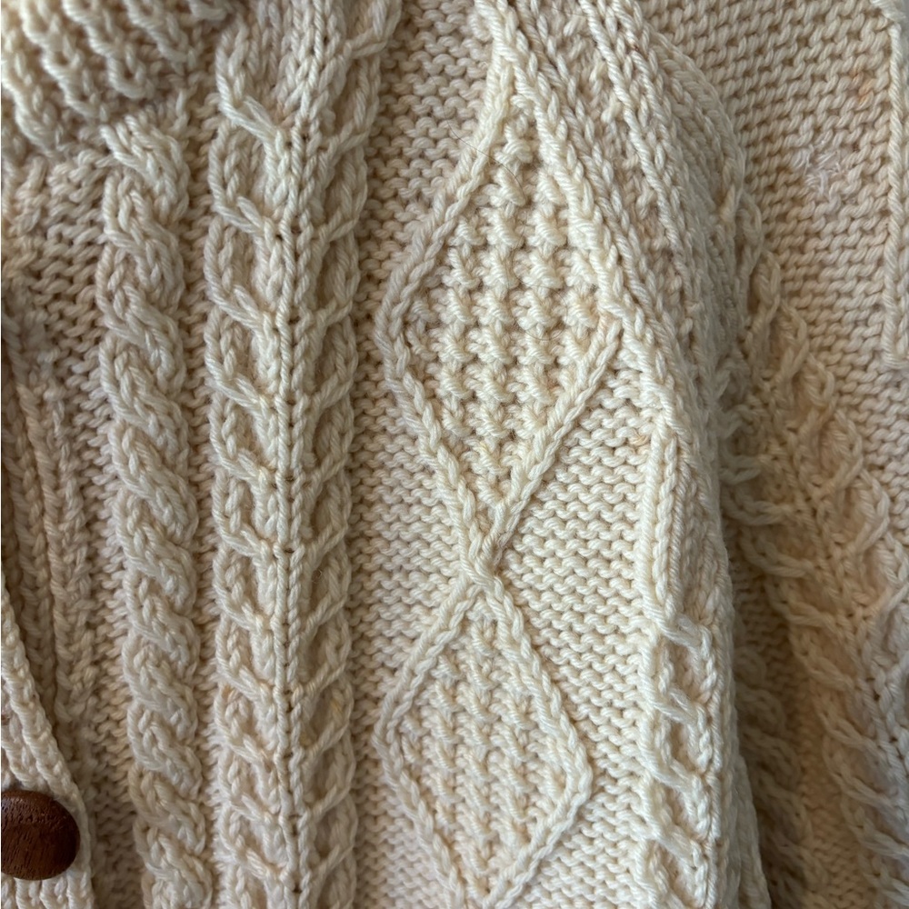 Vintage Irish knit cardigan with wooden buttons - Picture 5 of 6